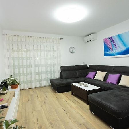 Apartman Marel Zrnovnica Exterior photo