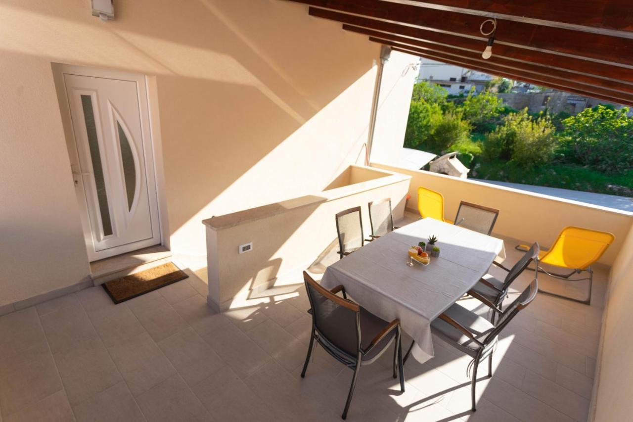 Apartman Marel Zrnovnica Exterior photo