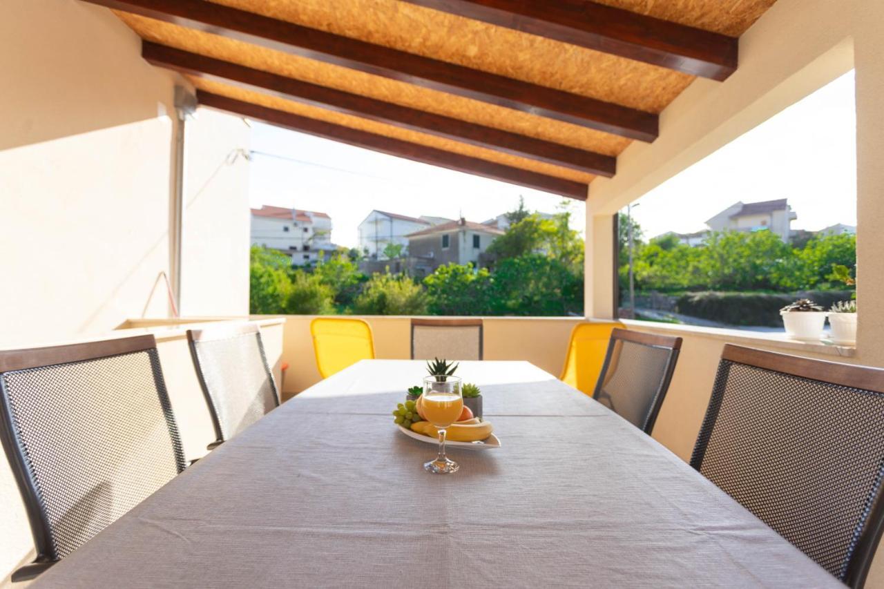 Apartman Marel Zrnovnica Exterior photo