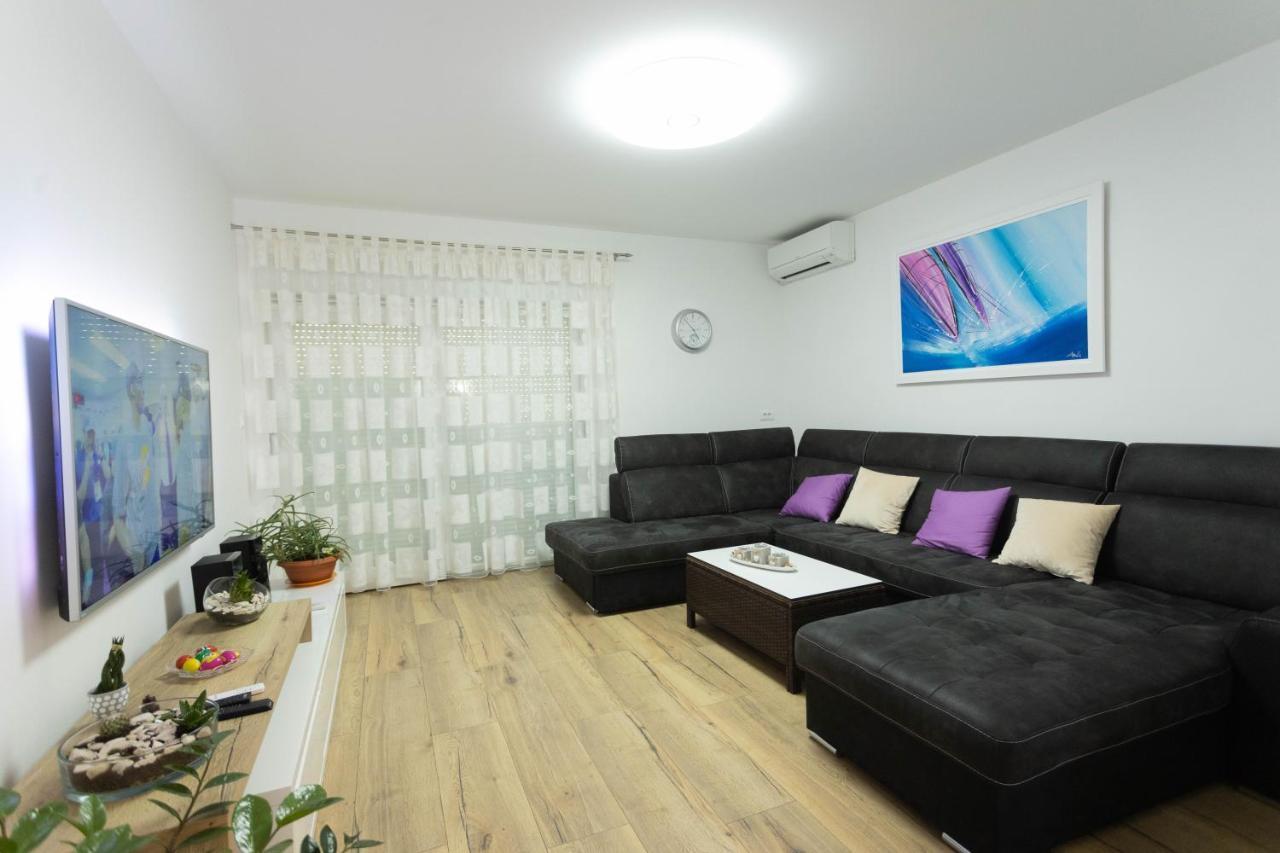 Apartman Marel Zrnovnica Exterior photo
