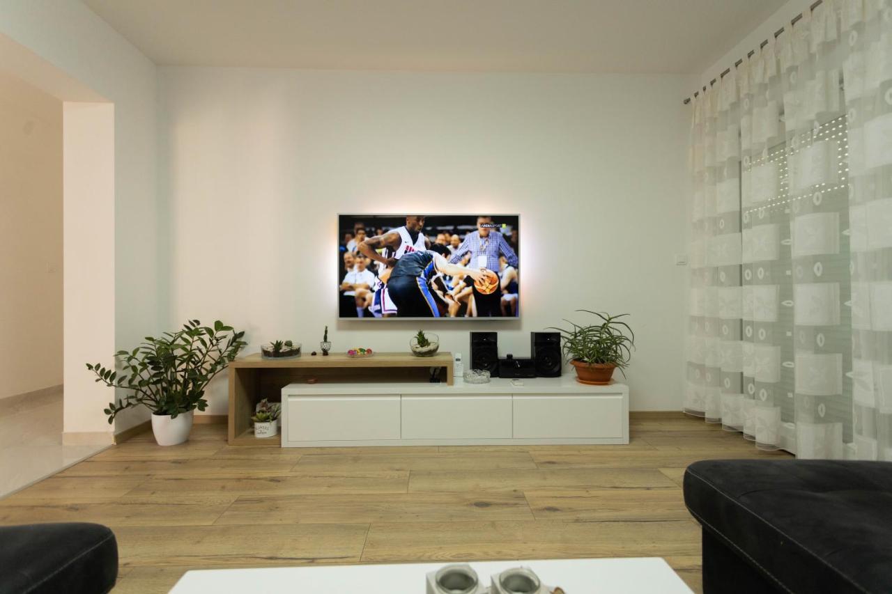 Apartman Marel Zrnovnica Exterior photo