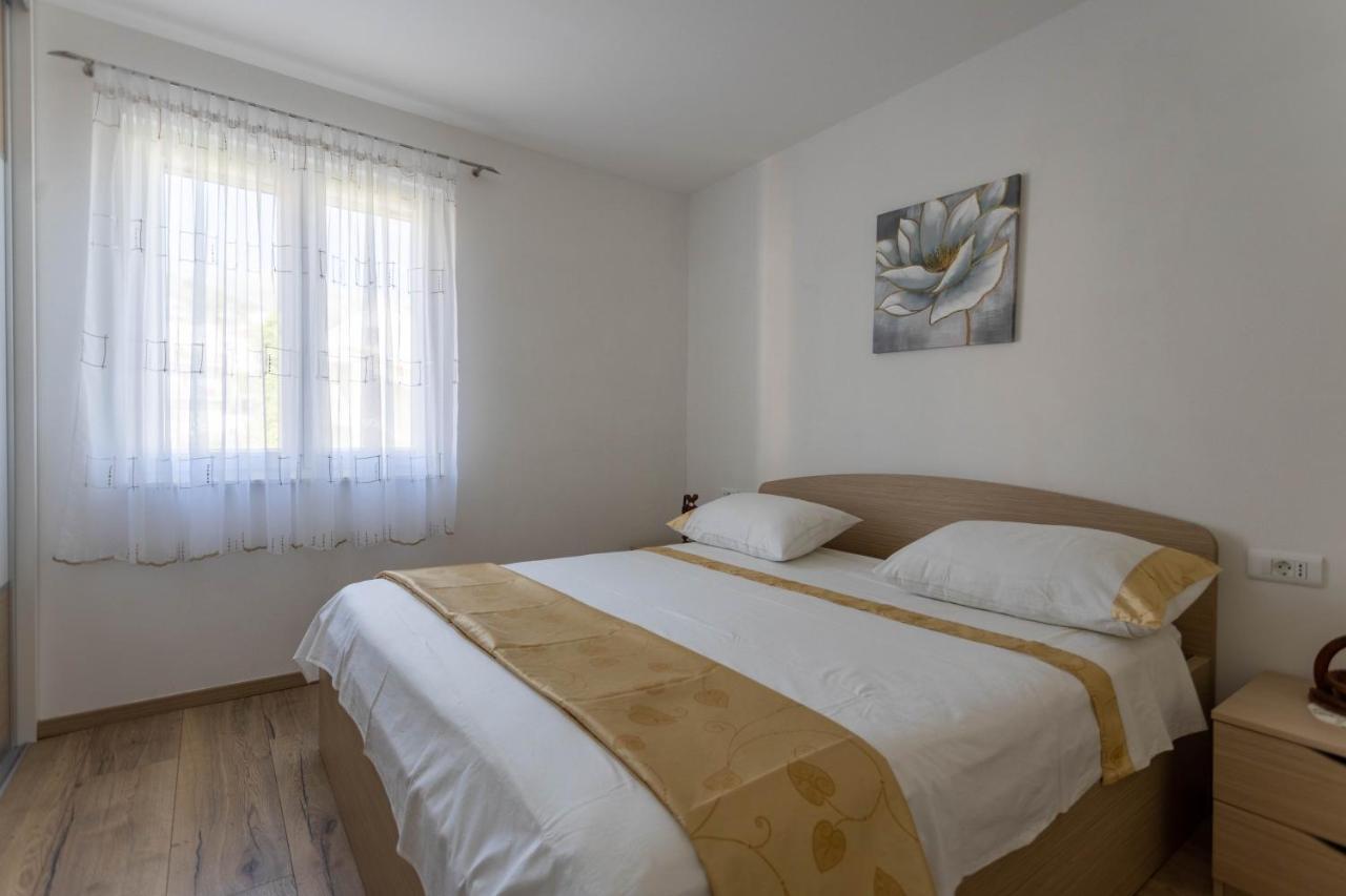 Apartman Marel Zrnovnica Exterior photo